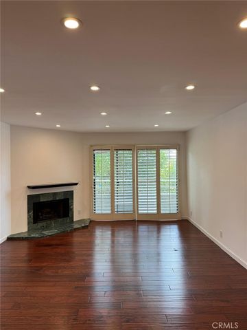 17800 Burbank 204, Encino, CA 91316