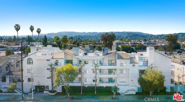 17800 Burbank 204, Encino, CA 91316