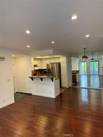 17800 Burbank 204, Encino, CA 91316