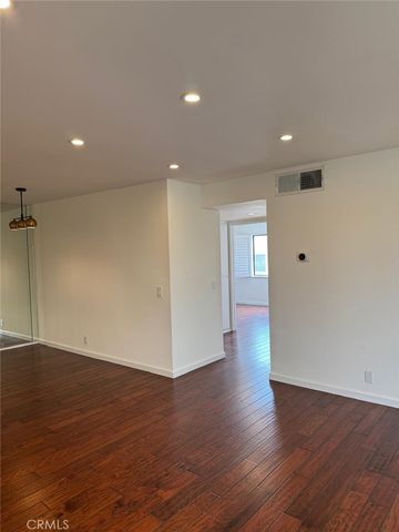 17800 Burbank 204, Encino, CA 91316