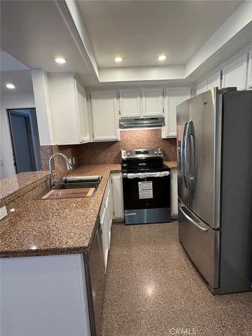 17800 Burbank 204, Encino, CA 91316