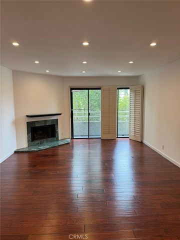 17800 Burbank 204, Encino, CA 91316