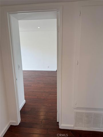 17800 Burbank 204, Encino, CA 91316