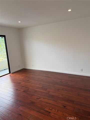 17800 Burbank 204, Encino, CA 91316