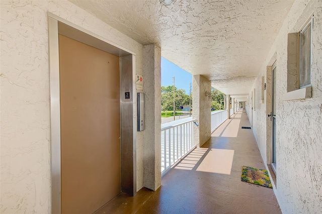 215 VALENCIA BOULEVARD 213, Largo, FL 33770