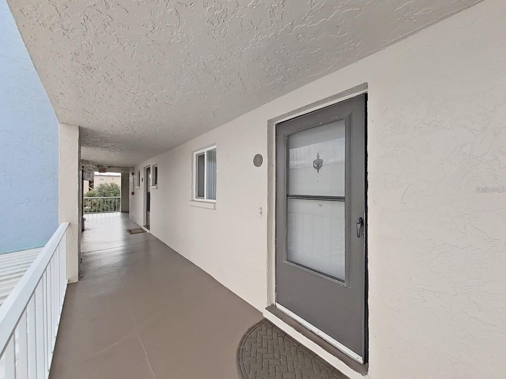 215 VALENCIA BOULEVARD 213, Largo, FL 33770