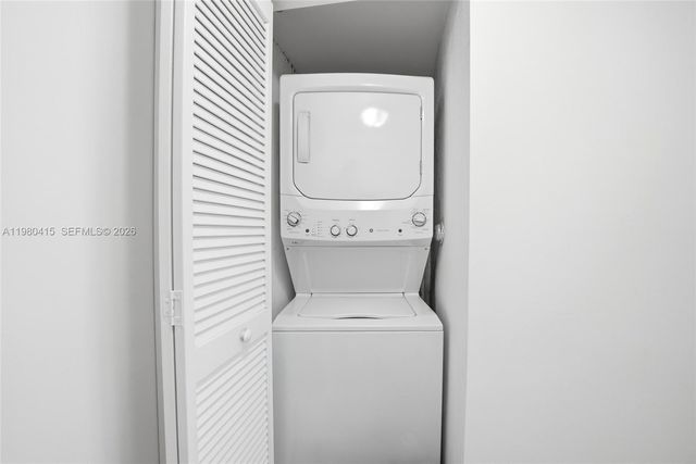 41 SE 5th St 2104, Miami, FL 33131