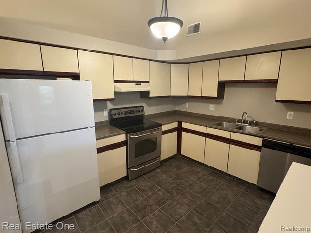 19317 Surrey Lane, Northville, MI 48167