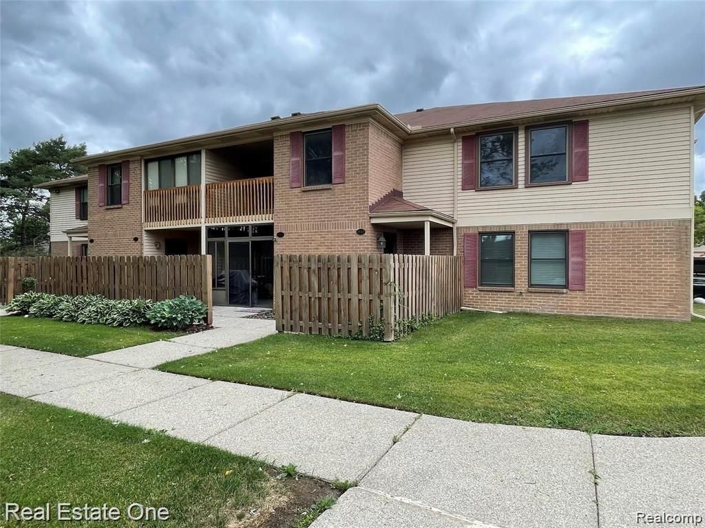 19317 Surrey Lane, Northville, MI 48167