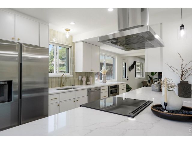 1096 Princeton Dr, Longmont, CO 80503