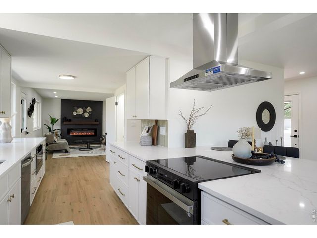 1096 Princeton Dr, Longmont, CO 80503