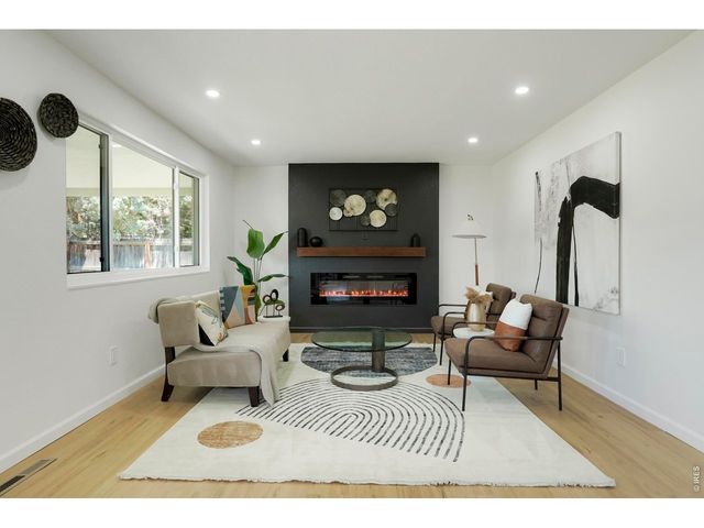1096 Princeton Dr, Longmont, CO 80503