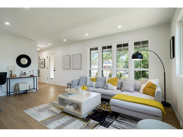 1096 Princeton Dr, Longmont, CO 80503