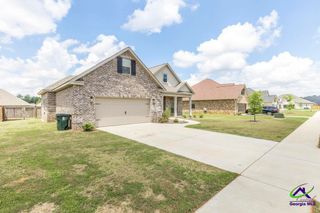 104 Woodwinds Court, Kathleen, GA 31047