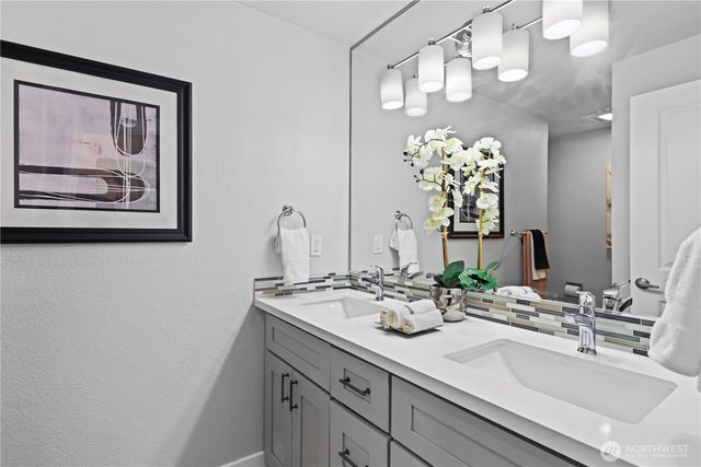 9015 NE 142nd Way, Kirkland, WA 98034