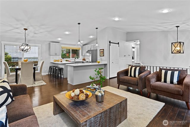 9015 NE 142nd Way, Kirkland, WA 98034