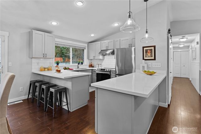 9015 NE 142nd Way, Kirkland, WA 98034