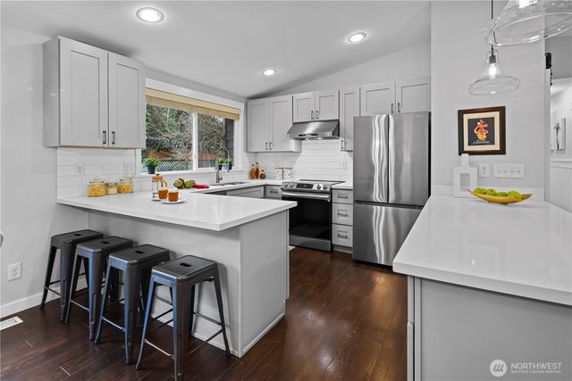 9015 NE 142nd Way, Kirkland, WA 98034