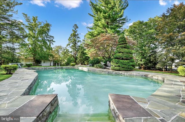 228 CLEARVIEW RD, Hanover, PA 17331