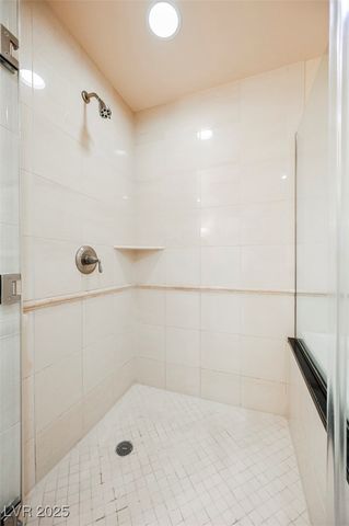 145 East HARMON Avenue 2204, Las Vegas, NV 89109