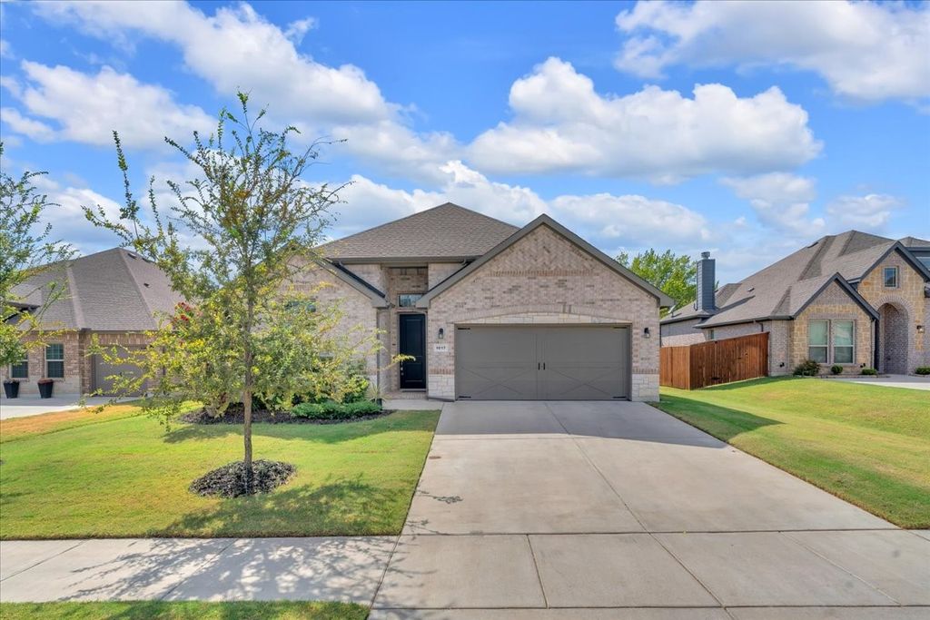 1017 Fairhaven Drive, Midlothian, TX 76065