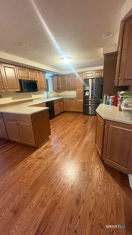 16 Stevens Street, Windsor Locks, CT 06096