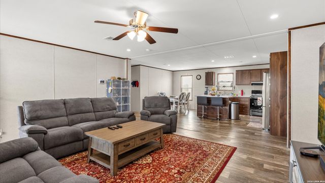 6286 Farm to Market 2146, Jourdanton, TX 78026