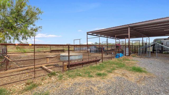 6286 Farm to Market 2146, Jourdanton, TX 78026