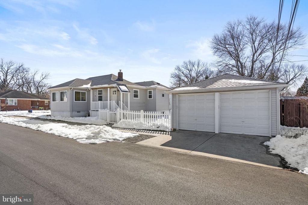 400 CLYMER AVE, Morrisville, PA 19067