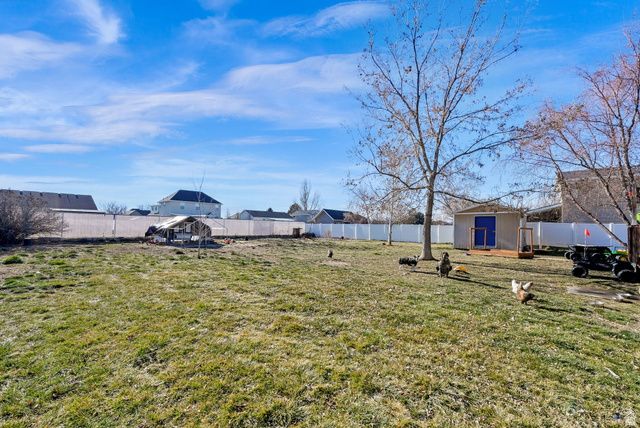 2927 W 2100 N, Clinton, UT 84015