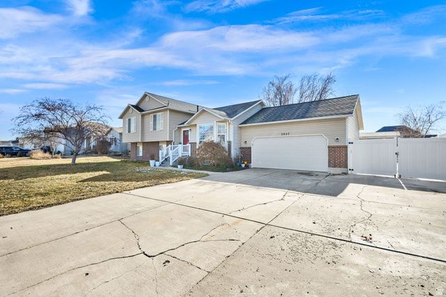 2927 W 2100 N, Clinton, UT 84015