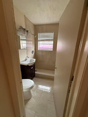 124 NW 45th Avenue, Plantation, FL 33317
