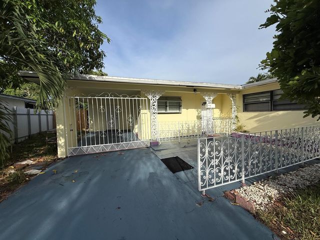 124 NW 45th Avenue, Plantation, FL 33317