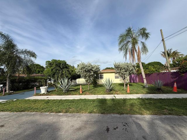 124 NW 45th Avenue, Plantation, FL 33317