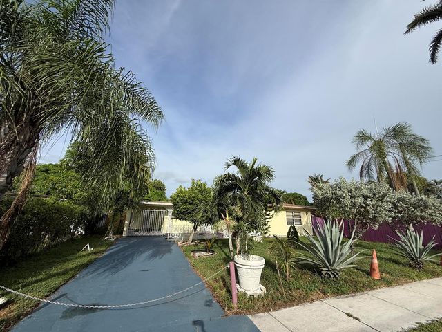 124 NW 45th Avenue, Plantation, FL 33317