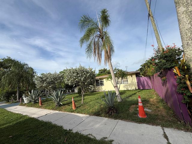 124 NW 45th Avenue, Plantation, FL 33317
