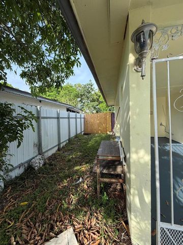 124 NW 45th Avenue, Plantation, FL 33317