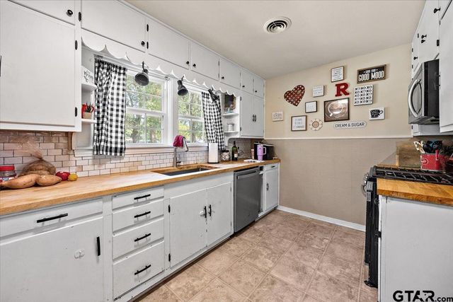 228 Fairview St, Rusk, TX 75785