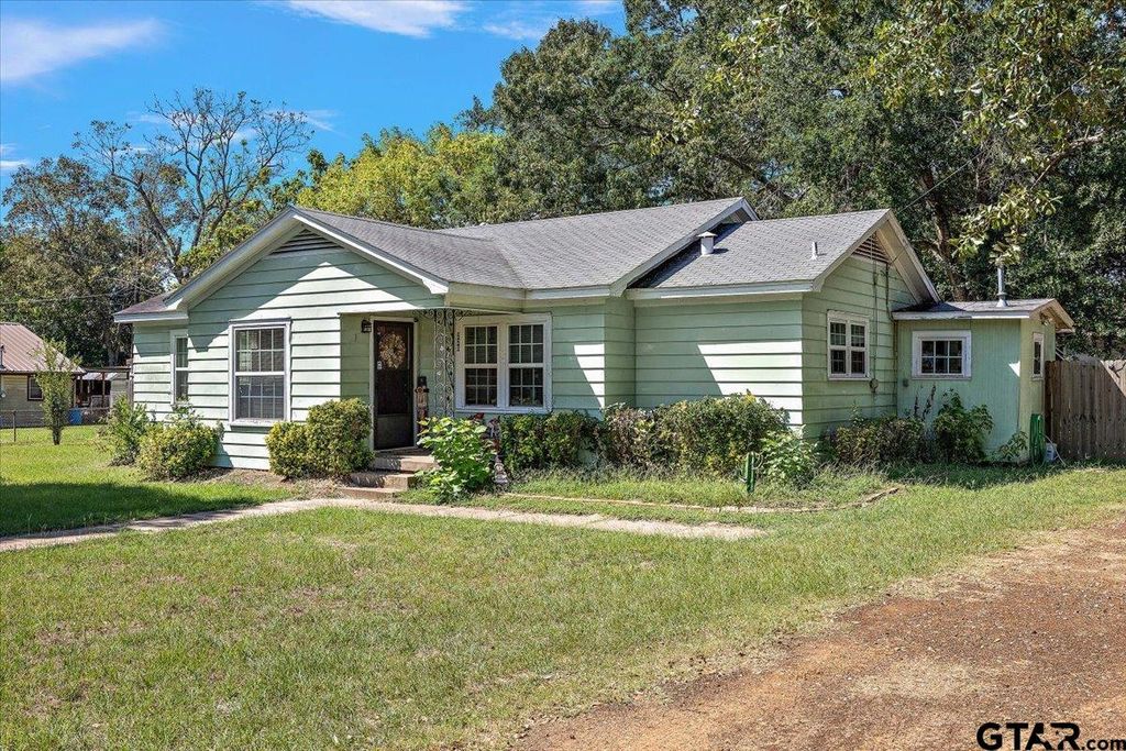 228 Fairview St, Rusk, TX 75785