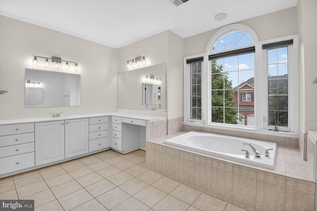 404 MISTY KNOLL DR, Rockville, MD 20850