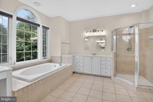 404 MISTY KNOLL DR, Rockville, MD 20850