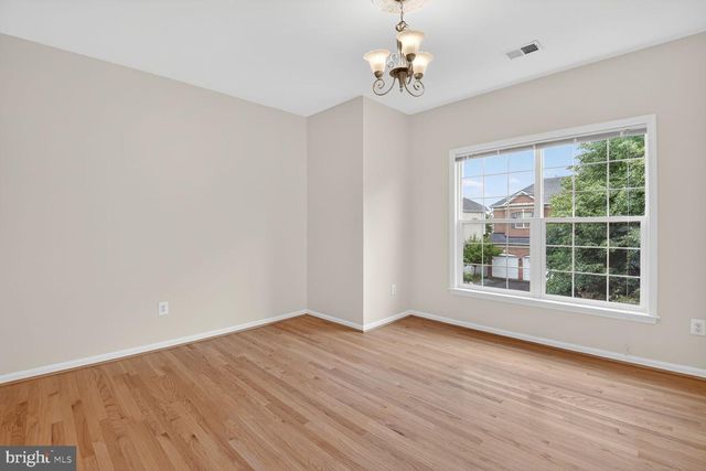 404 MISTY KNOLL DR, Rockville, MD 20850