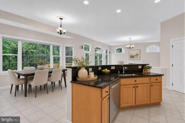 404 MISTY KNOLL DR, Rockville, MD 20850