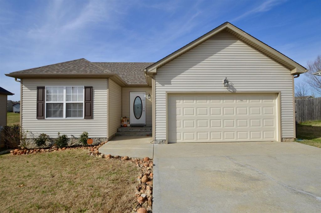 1392 Shady Hill Ct, Clarksville, TN 37042