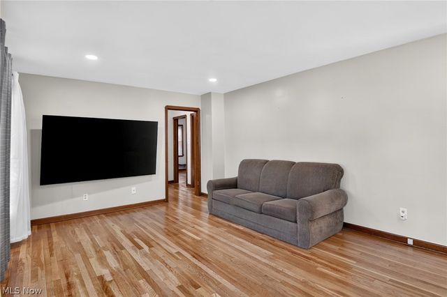 6940 Paxton Road, Youngstown, OH 44512