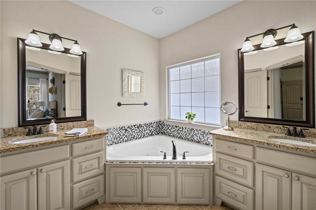 25 Halifax Lane, Bella Vista, AR 72714