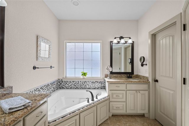 25 Halifax Lane, Bella Vista, AR 72714