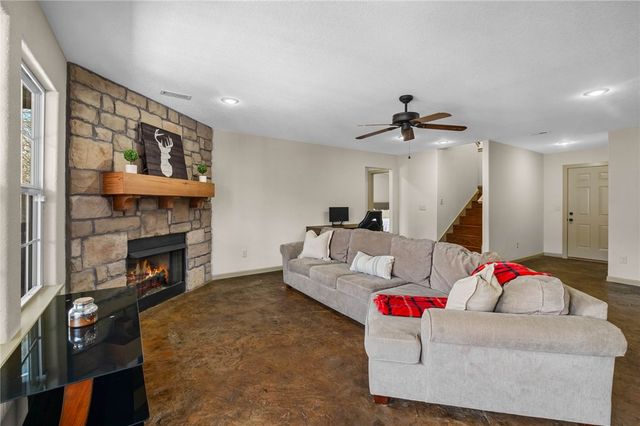 25 Halifax Lane, Bella Vista, AR 72714