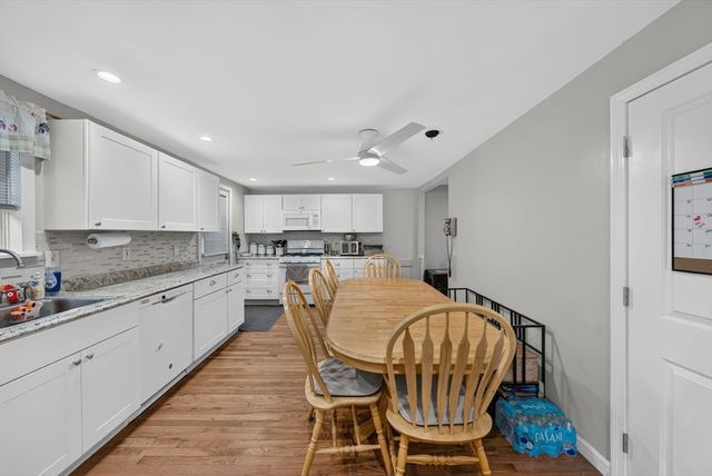 60 Harriett Ave, Burlington, MA 01803