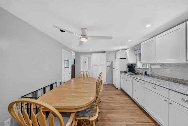 60 Harriett Ave, Burlington, MA 01803